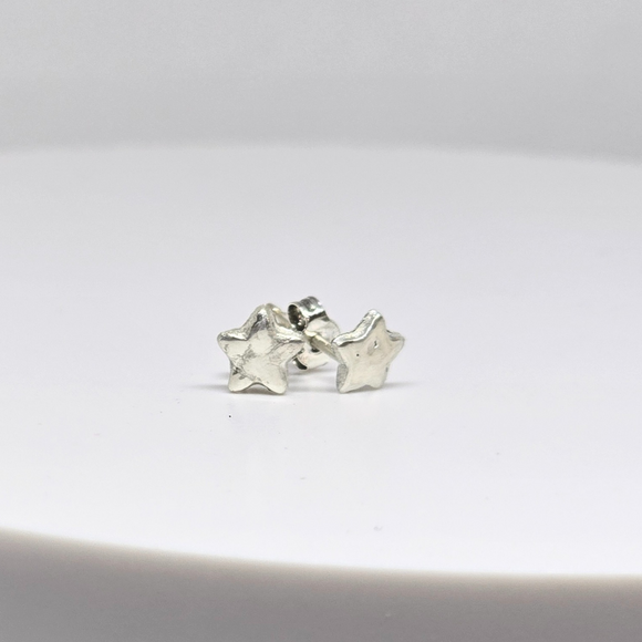 Star stud earrings